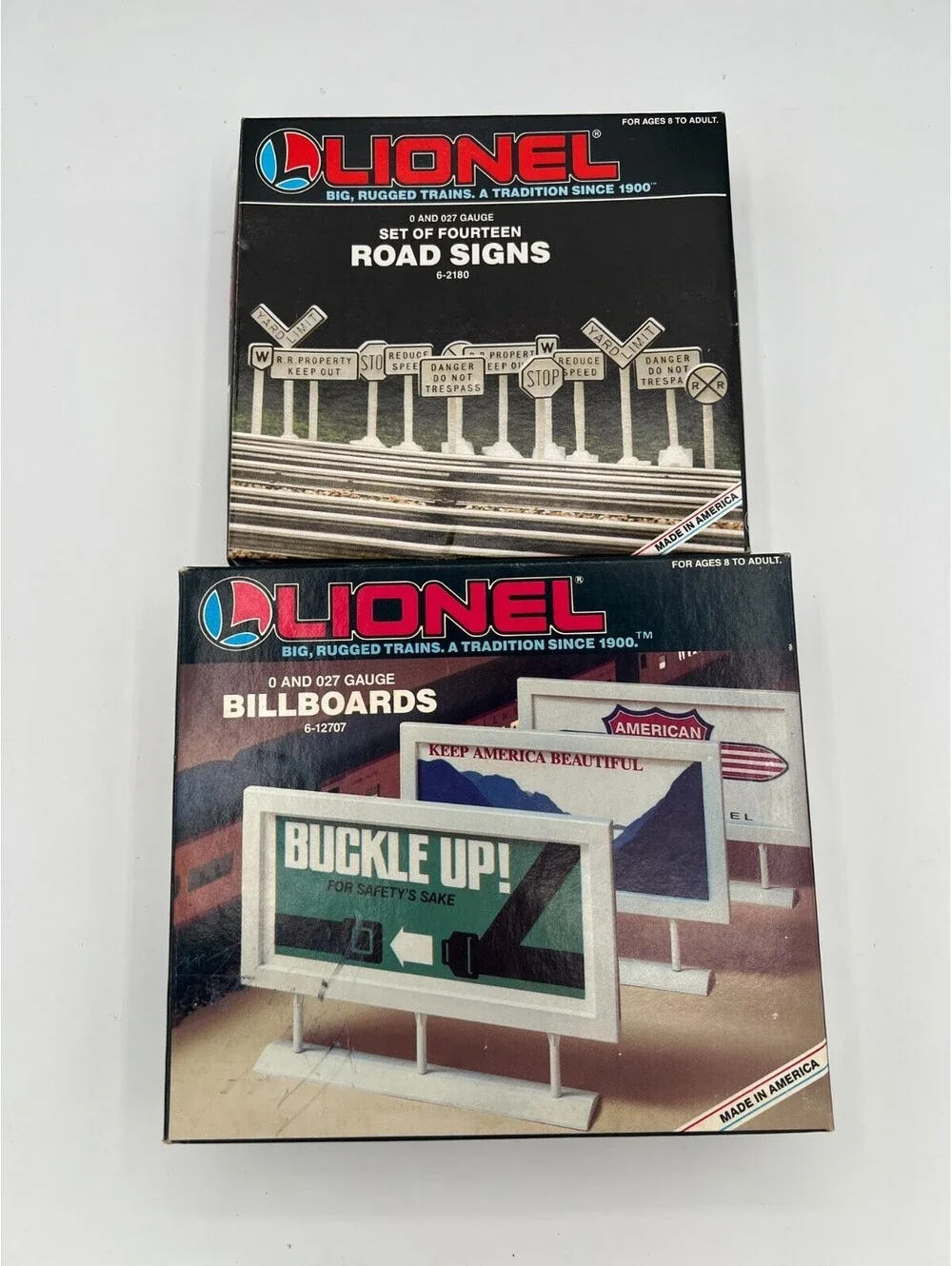 LOT Lionel Santa Fe Derrick Car, Southern Flat Car, Road Signs, & Billboards